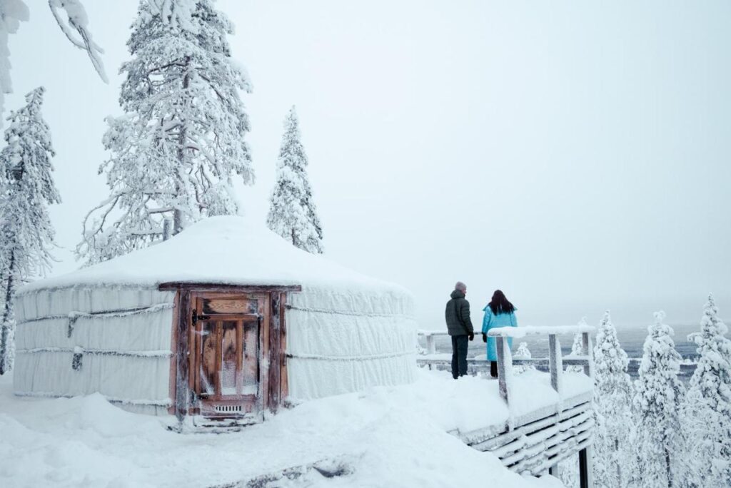yourte sous la neige