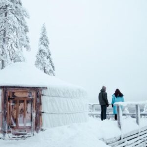 yourte sous la neige
