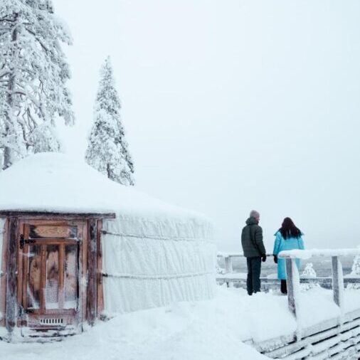 yourte sous la neige
